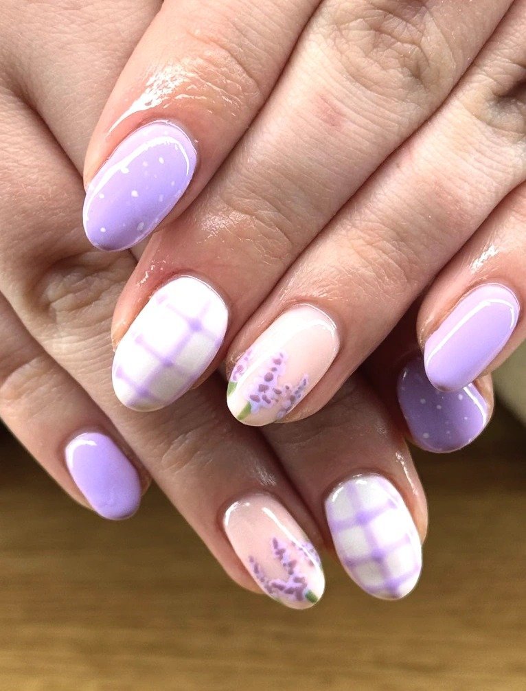 Cute Lavender Nails (1)