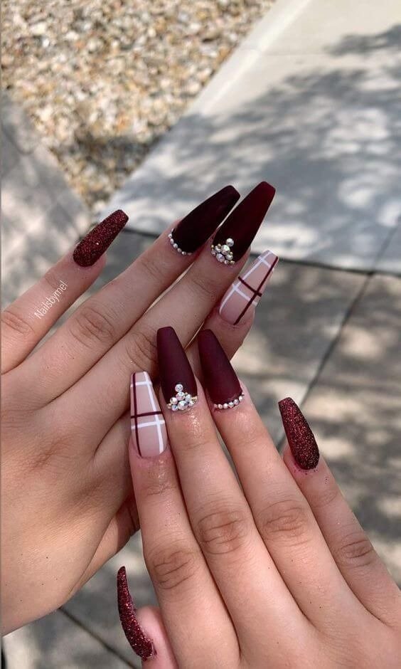 burgundy nails
