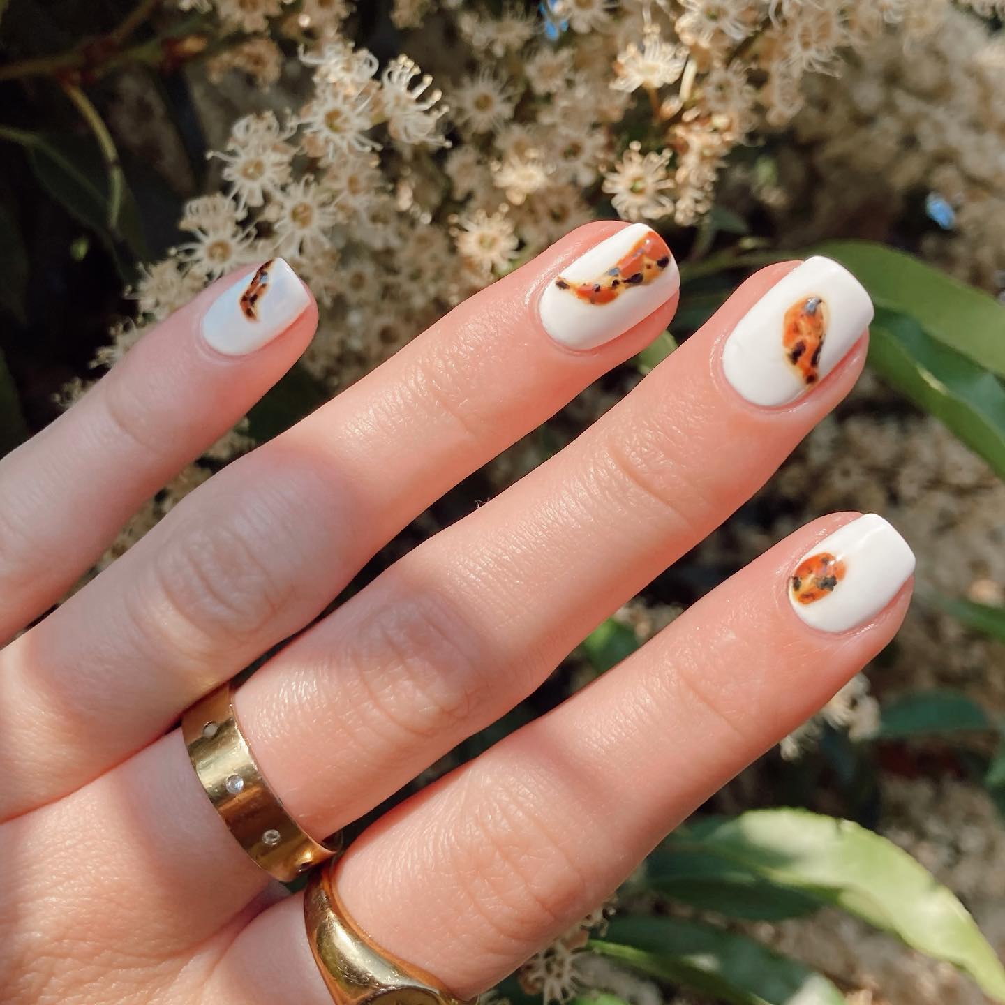 nails_bylaura_