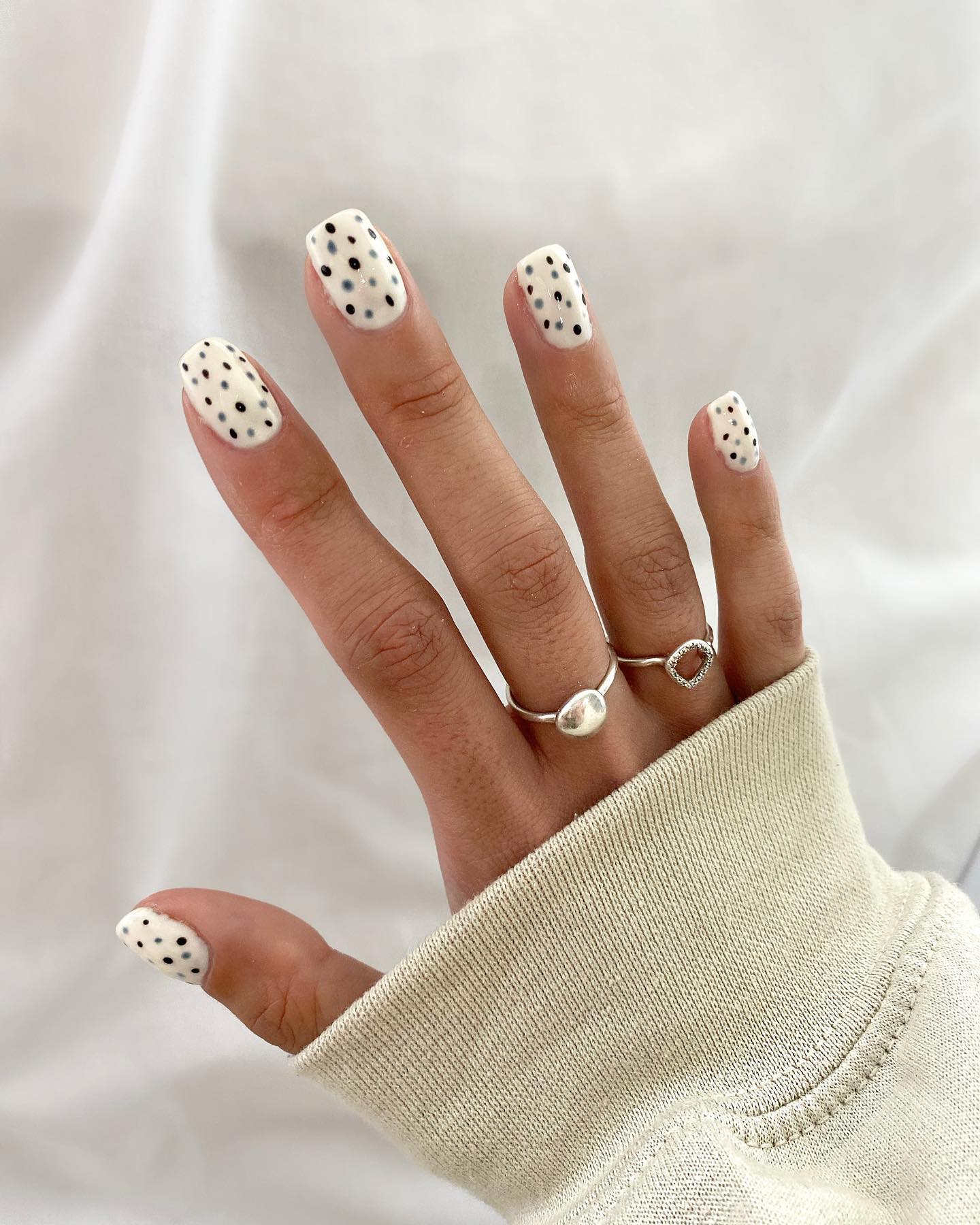 nolas.nails